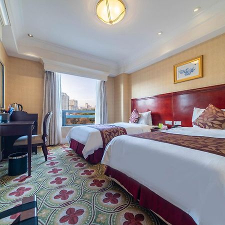Ramada Yichang Hotel Екстер'єр фото