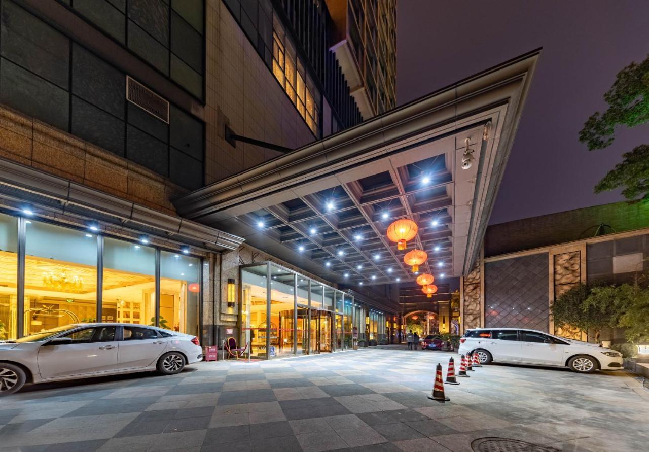 Ramada Yichang Hotel Екстер'єр фото