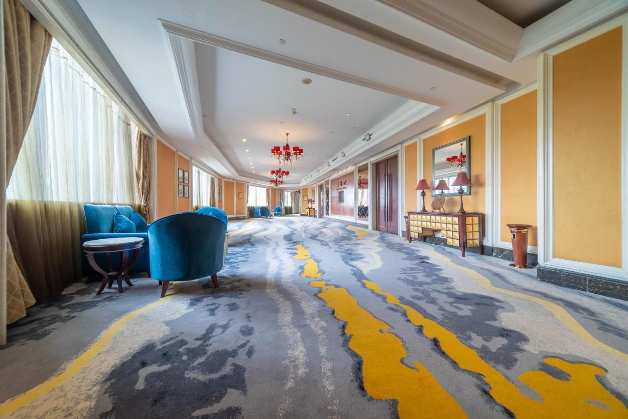 Ramada Yichang Hotel Екстер'єр фото