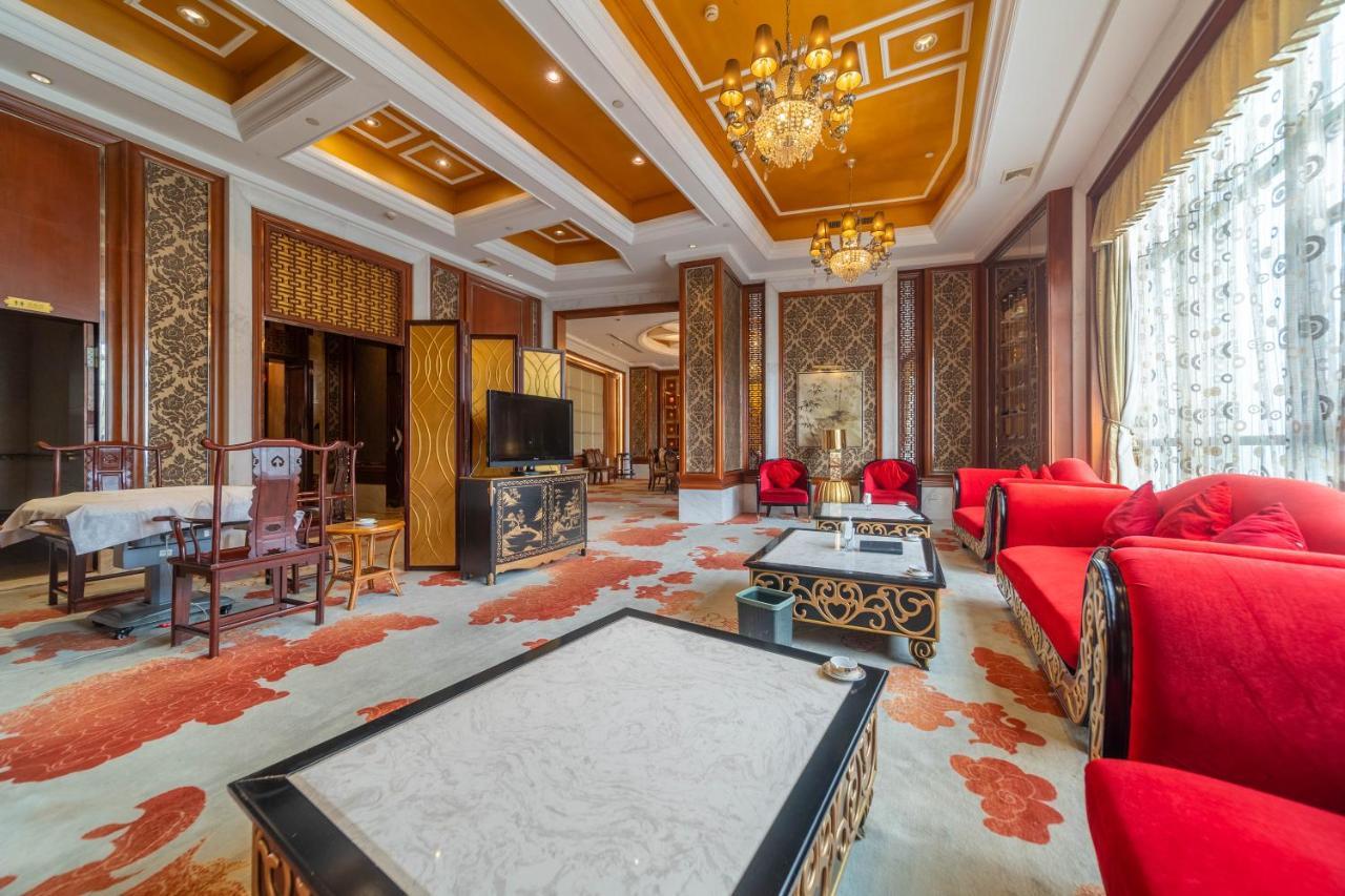 Ramada Yichang Hotel Екстер'єр фото