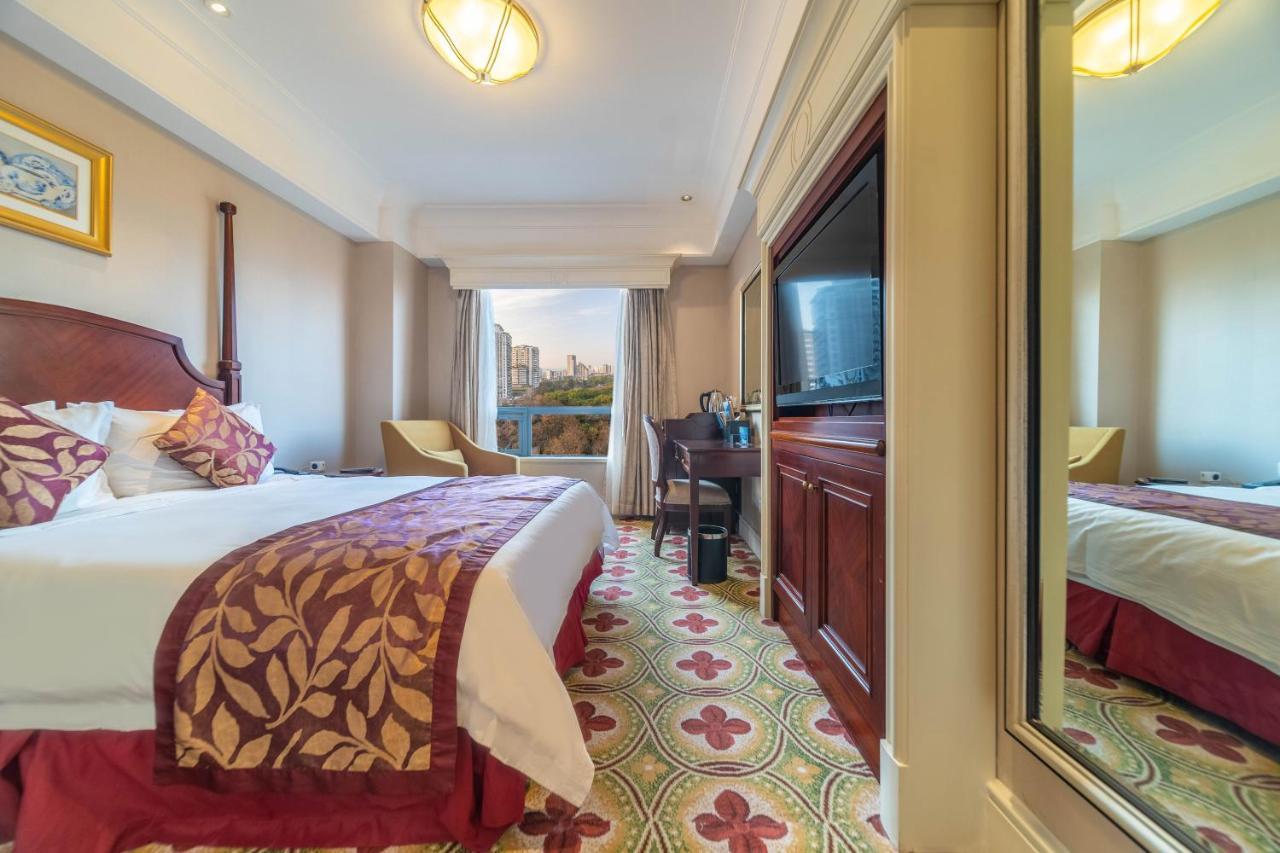 Ramada Yichang Hotel Екстер'єр фото
