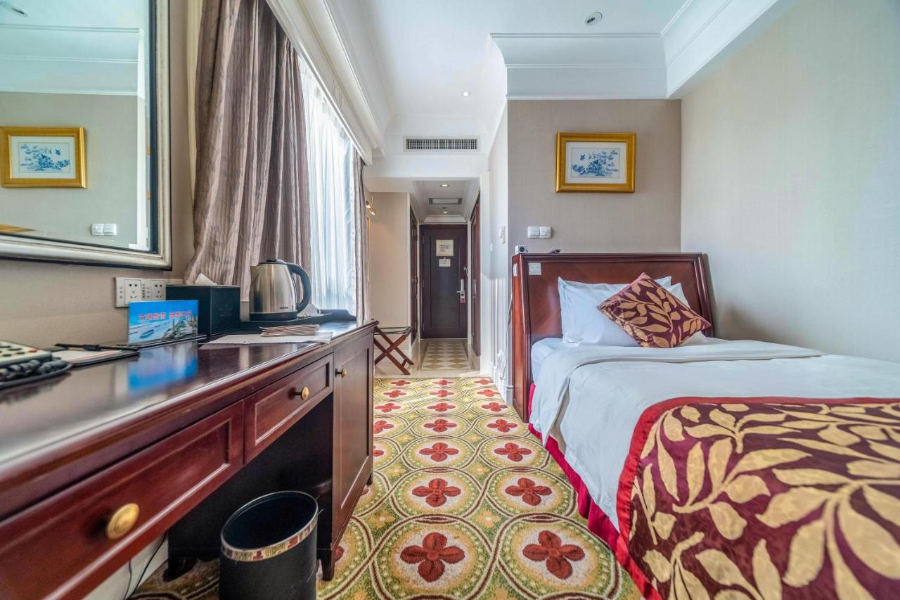 Ramada Yichang Hotel Екстер'єр фото