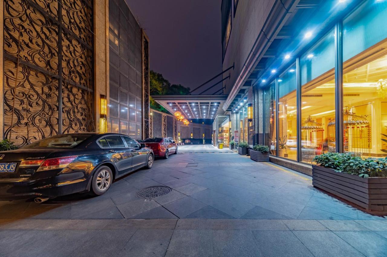 Ramada Yichang Hotel Екстер'єр фото