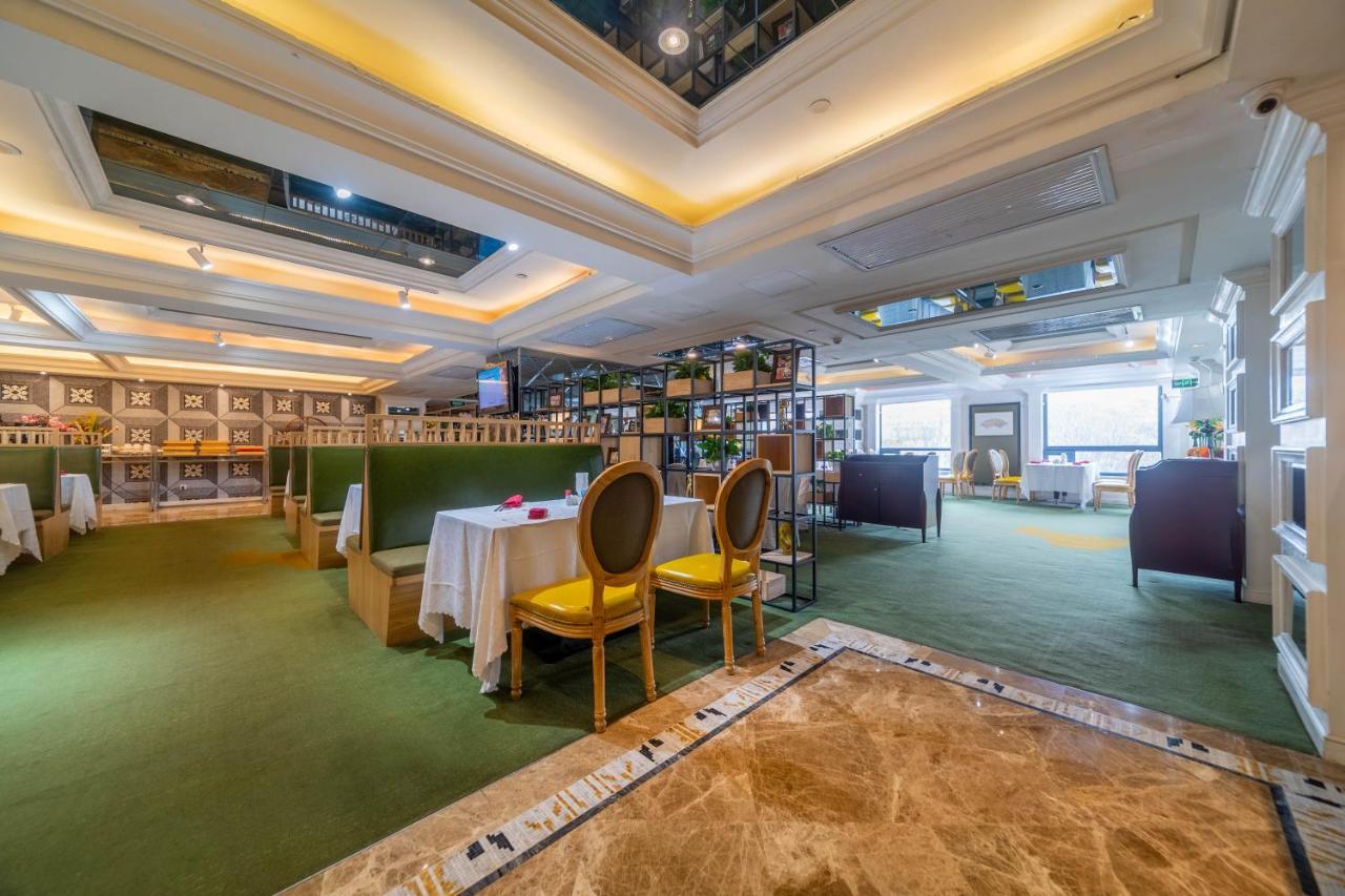 Ramada Yichang Hotel Екстер'єр фото