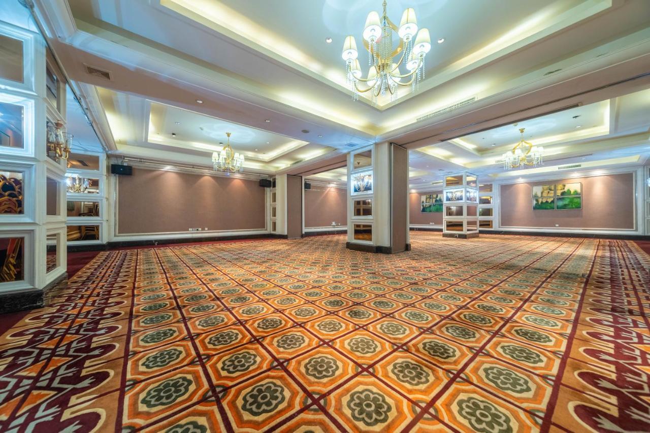 Ramada Yichang Hotel Екстер'єр фото