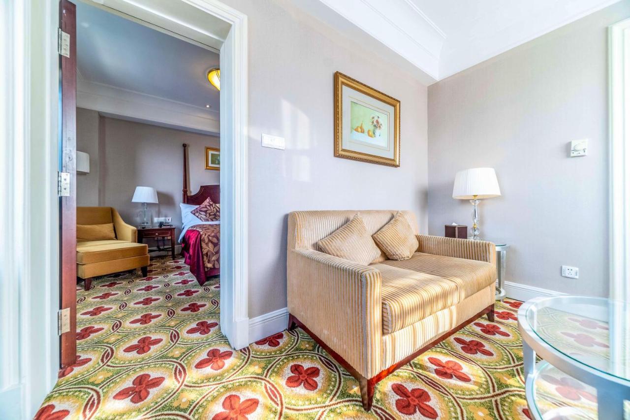 Ramada Yichang Hotel Екстер'єр фото