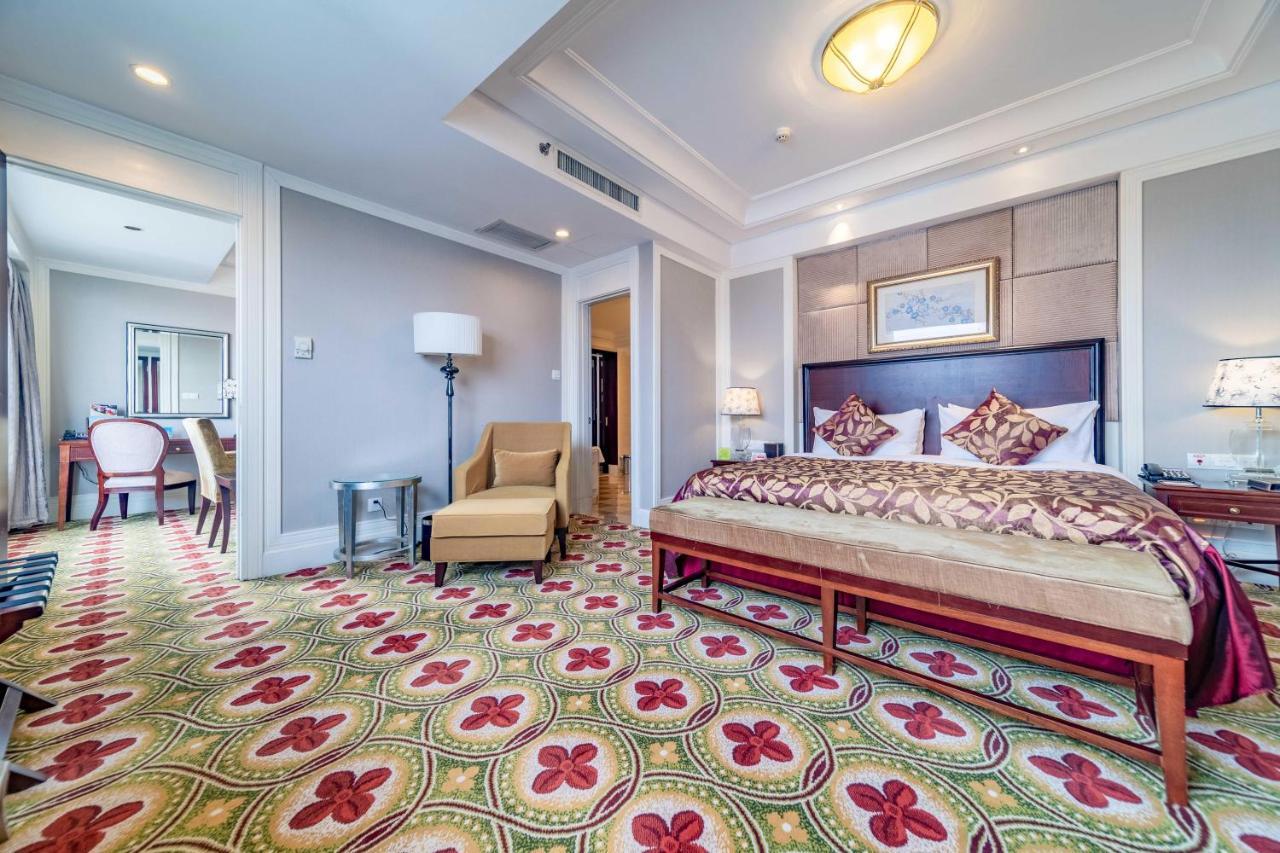 Ramada Yichang Hotel Екстер'єр фото