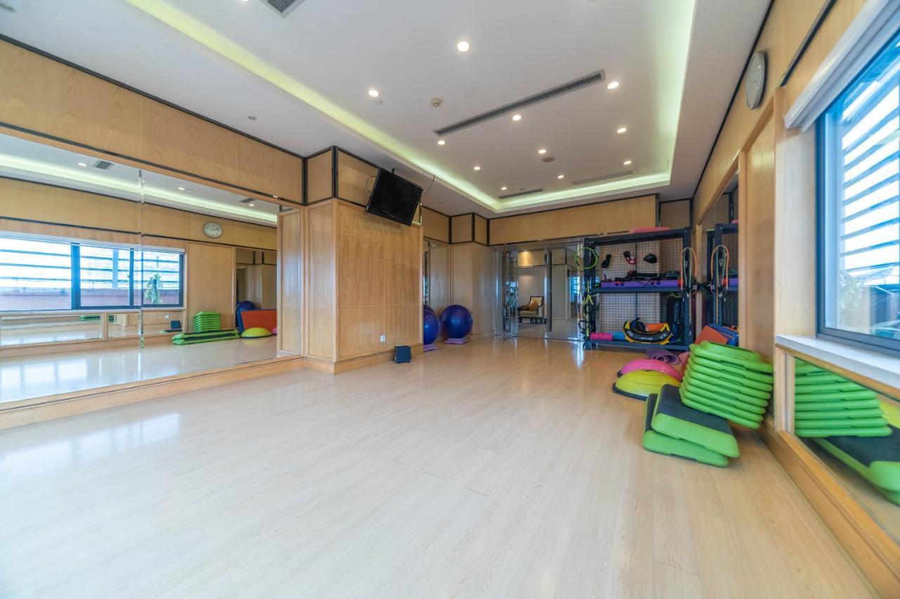 Ramada Yichang Hotel Екстер'єр фото