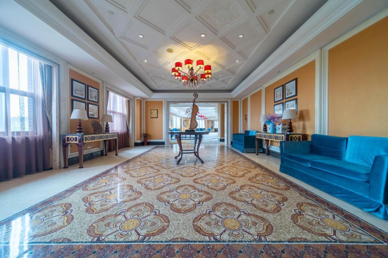 Ramada Yichang Hotel Екстер'єр фото