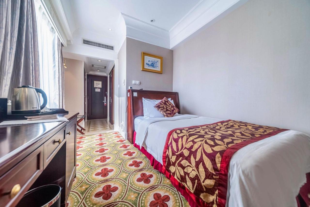 Ramada Yichang Hotel Екстер'єр фото
