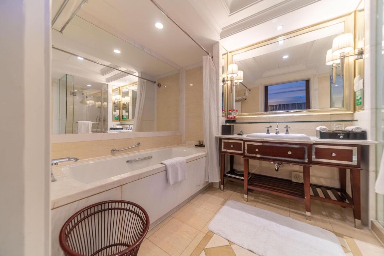 Ramada Yichang Hotel Екстер'єр фото