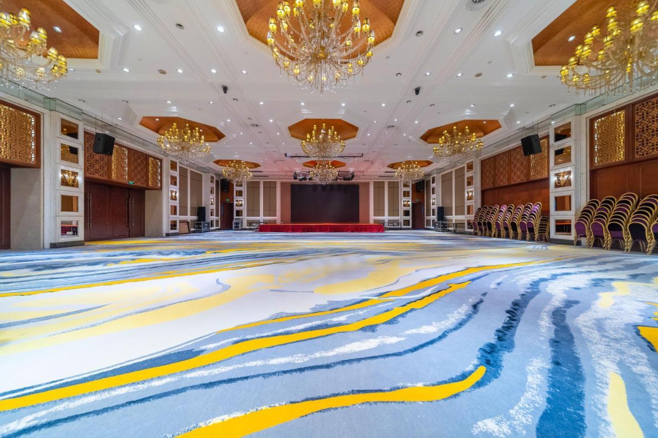 Ramada Yichang Hotel Екстер'єр фото