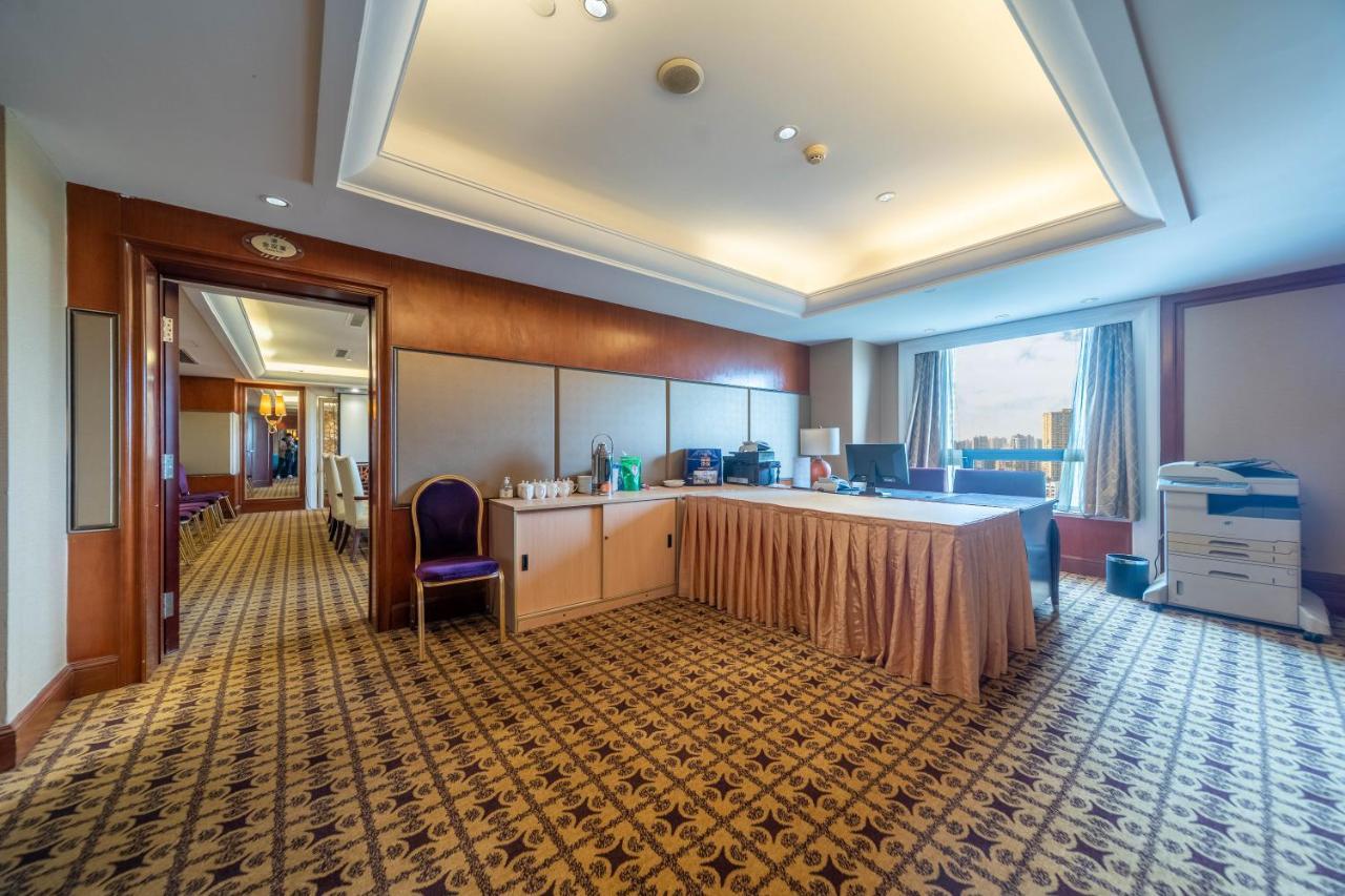 Ramada Yichang Hotel Екстер'єр фото