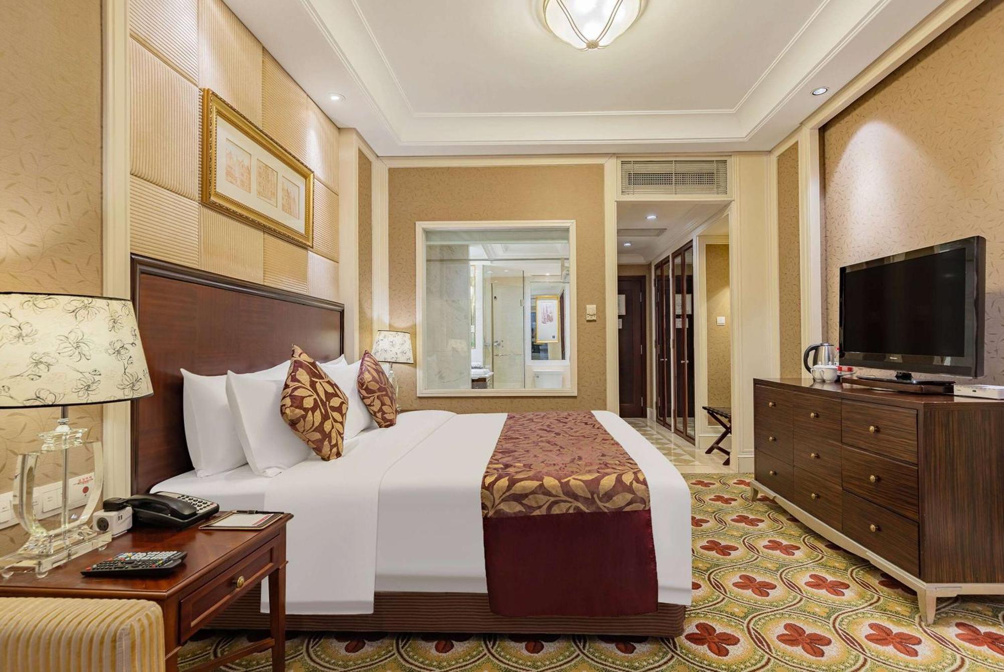Ramada Yichang Hotel Екстер'єр фото