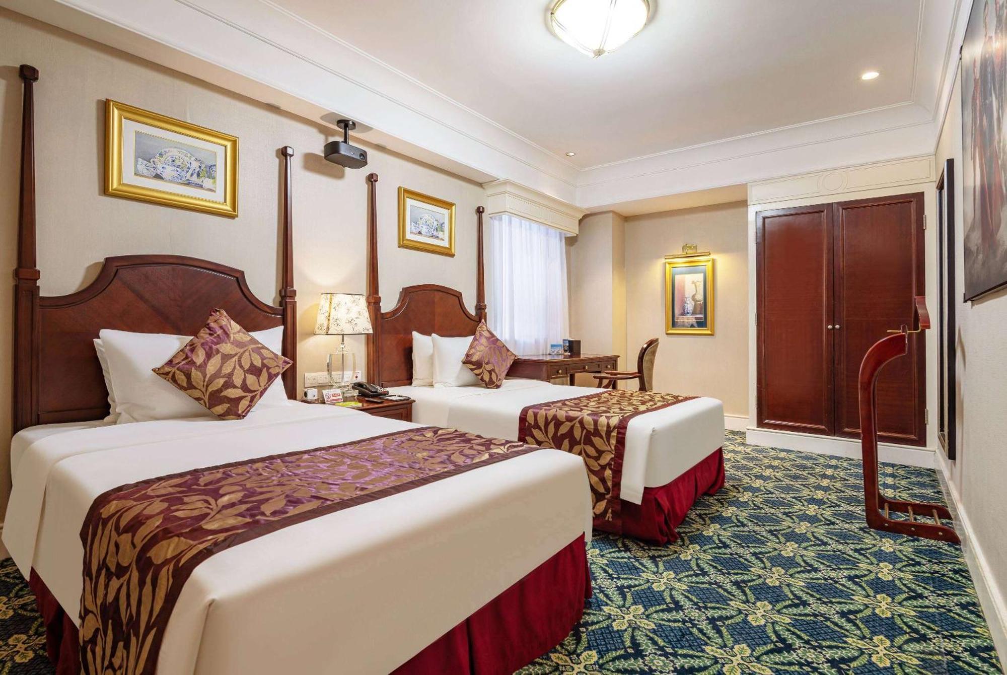 Ramada Yichang Hotel Екстер'єр фото
