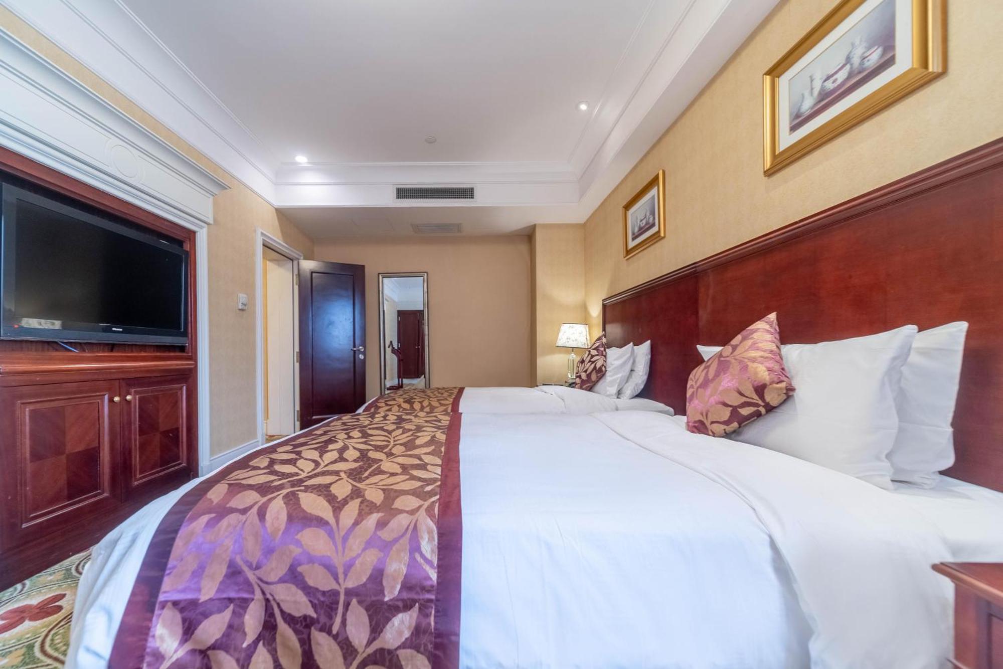 Ramada Yichang Hotel Екстер'єр фото