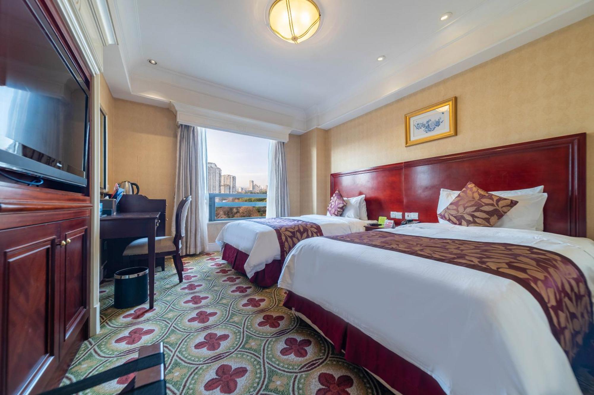 Ramada Yichang Hotel Екстер'єр фото