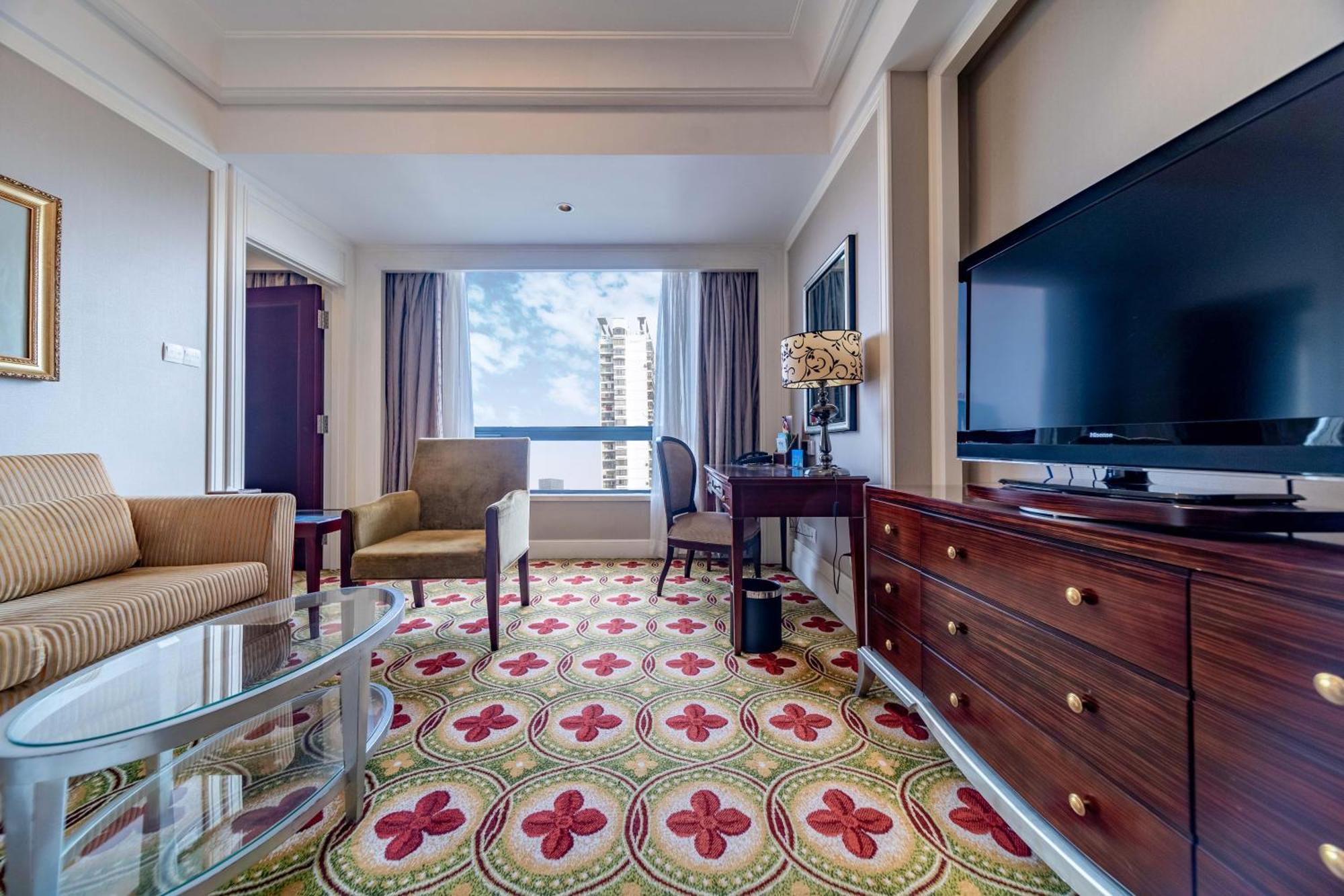Ramada Yichang Hotel Екстер'єр фото
