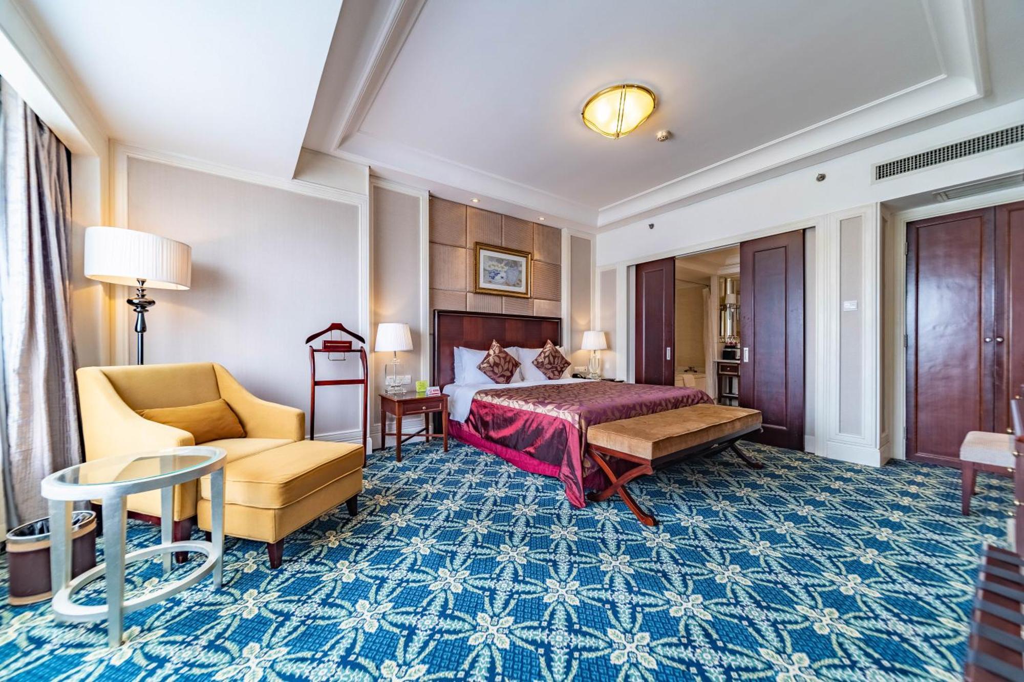 Ramada Yichang Hotel Екстер'єр фото