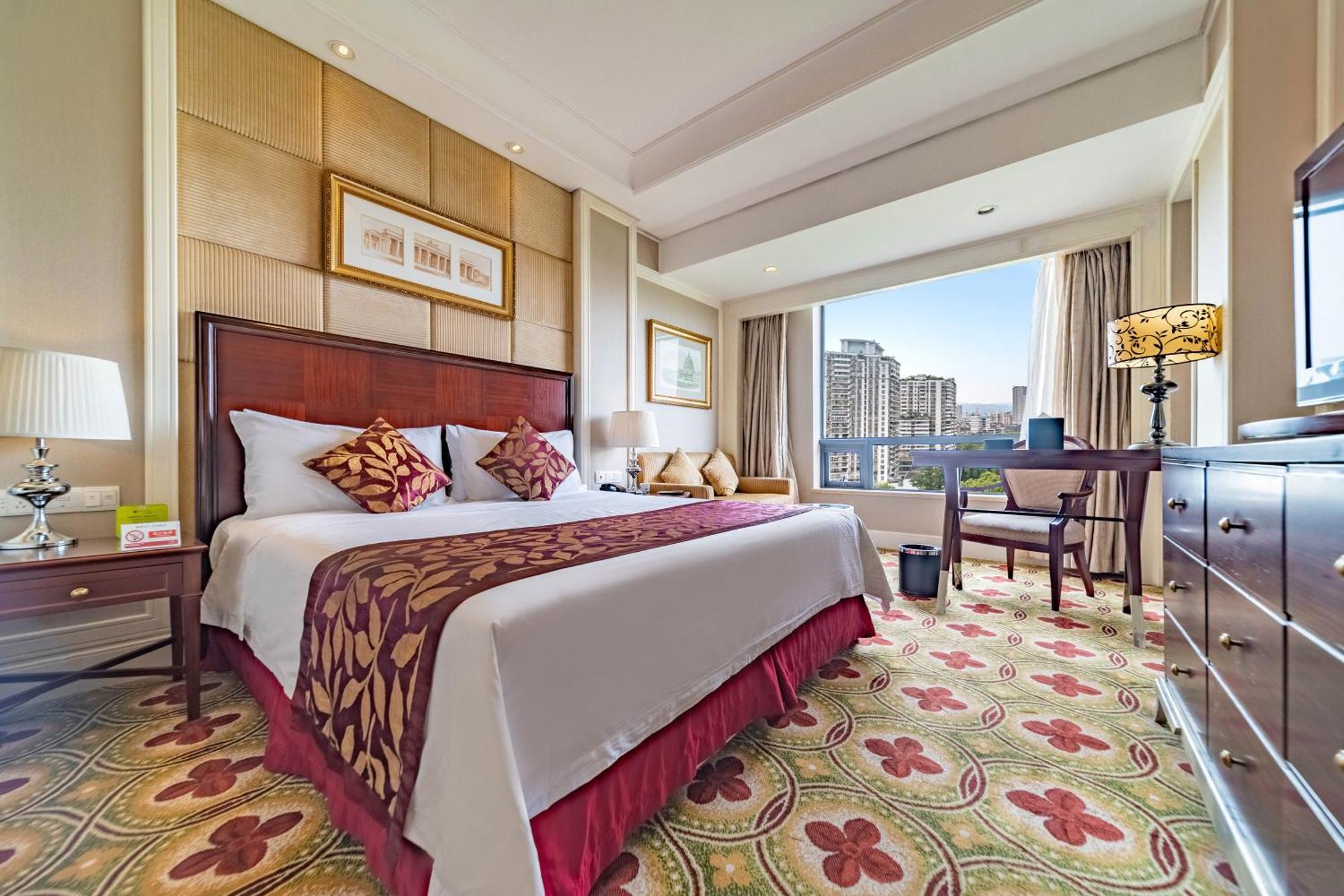 Ramada Yichang Hotel Екстер'єр фото